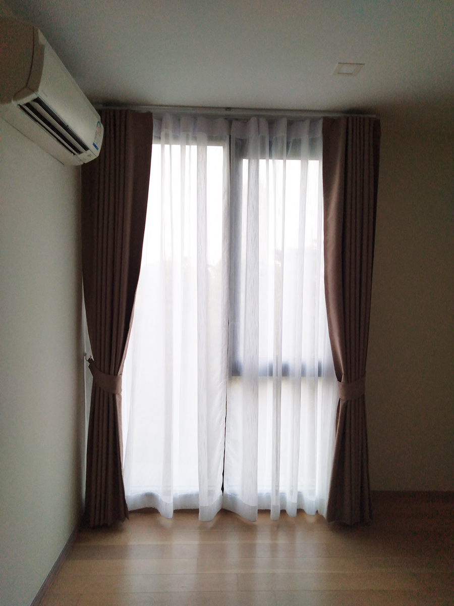 ติดม่านลอนบริเวณหน้าต่าง